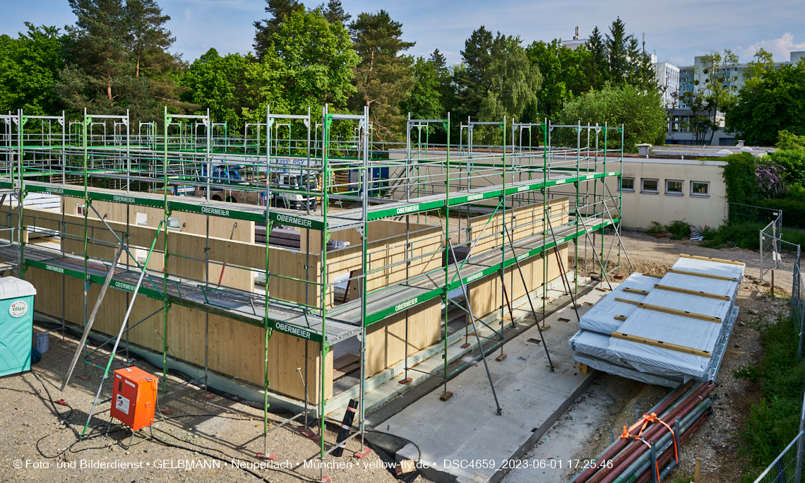 01.06.2023 - Neue Holzwände für das Haus für Kinder in Neuperlach in München